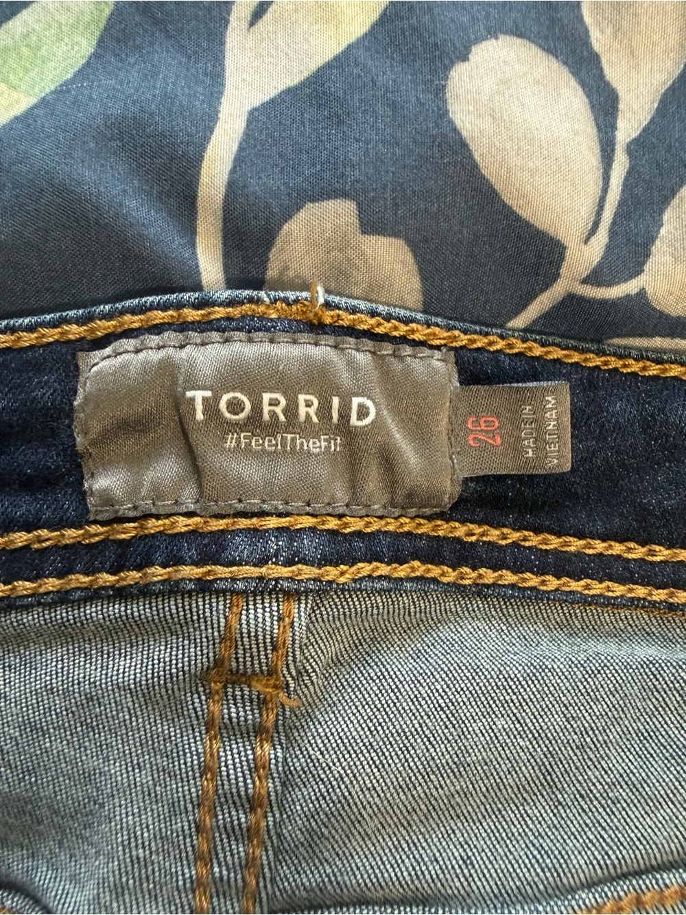 Torrid Dark Wash Bermuda Shorts Plus Size 26W - Picture 3 of 7
